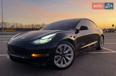 Седан Tesla Model 3 2022 в 