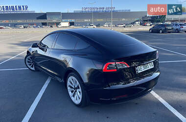Седан Tesla Model 3 2022 в 