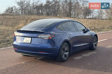 Седан Tesla Model 3 2021 в 