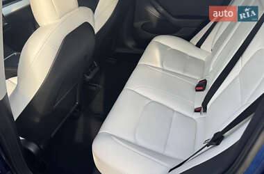 Седан Tesla Model 3 2021 в 