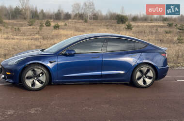 Седан Tesla Model 3 2021 в 