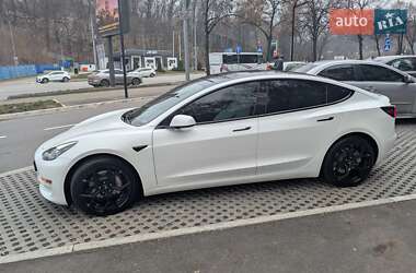 Седан Tesla Model 3 2022 в Киеве