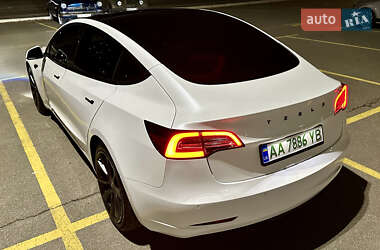 Седан Tesla Model 3 2021 в Киеве