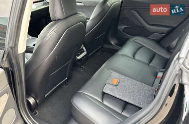 Седан Tesla Model 3 2021 в 