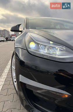 Седан Tesla Model 3 2021 в 