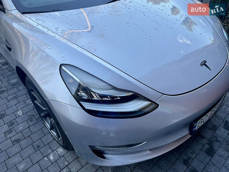 Седан Tesla Model 3 2018 в Львове
