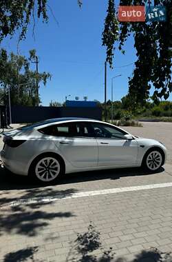 Седан Tesla Model 3 2022 в 