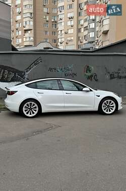 Седан Tesla Model 3 2022 в Києві