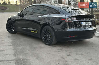 Седан Tesla Model 3 2021 в 