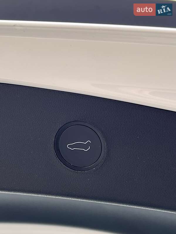 Седан Tesla Model 3 2022 в Коростені
