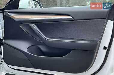 Седан Tesla Model 3 2022 в 