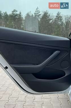 Седан Tesla Model 3 2022 в Коростені