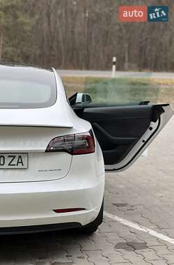 Седан Tesla Model 3 2022 в 