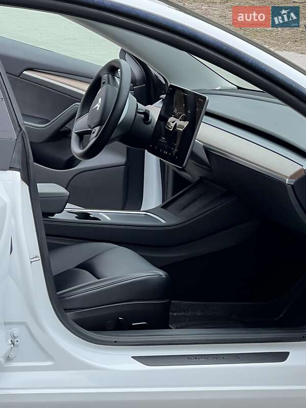 Седан Tesla Model 3 2022 в Коростені