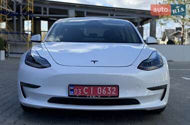 Седан Tesla Model 3 2022 в Ровно