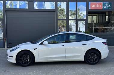 Седан Tesla Model 3 2022 в Ровно