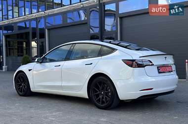 Седан Tesla Model 3 2022 в Ровно