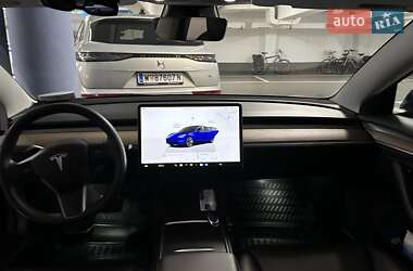 Седан Tesla Model 3 2022 в 