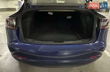 Седан Tesla Model 3 2022 в 