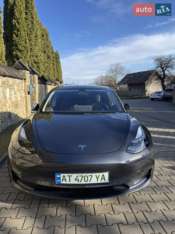 Седан Tesla Model 3 2022 в Надвірній