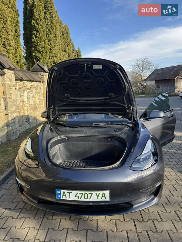 Седан Tesla Model 3 2022 в Надвірній