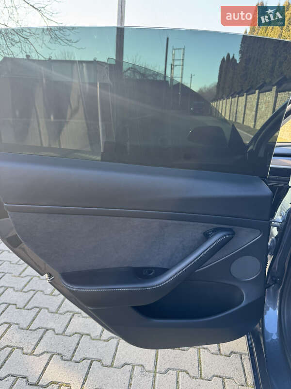 Седан Tesla Model 3 2022 в Надвірній