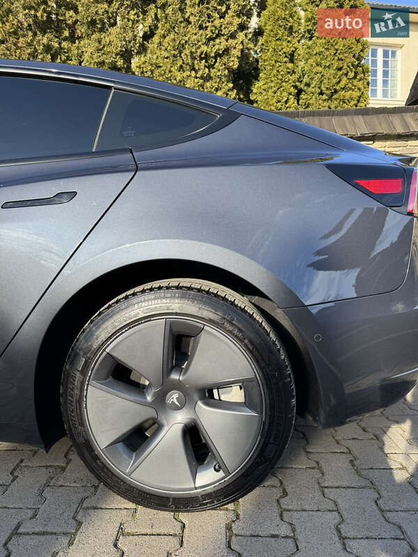 Седан Tesla Model 3 2022 в Надвірній
