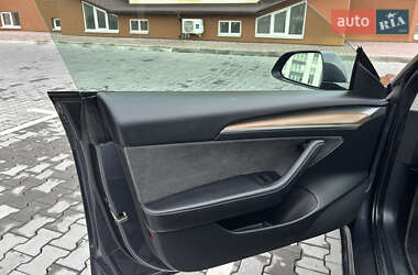 Седан Tesla Model 3 2022 в 
