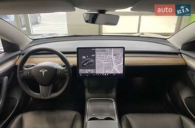 Седан Tesla Model 3 2021 в Киеве