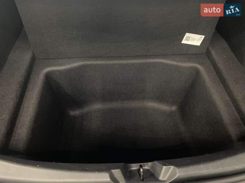 Седан Tesla Model 3 2021 в Києві