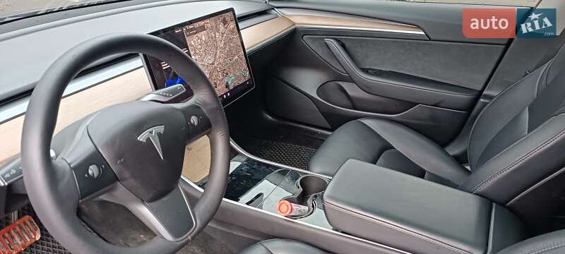 Седан Tesla Model 3 2018 в Чернигове