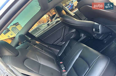 Седан Tesla Model 3 2020 в Черновцах