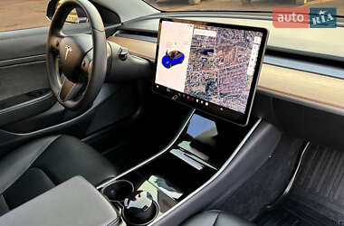 Седан Tesla Model 3 2020 в Черновцах
