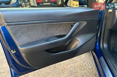 Седан Tesla Model 3 2020 в Черновцах