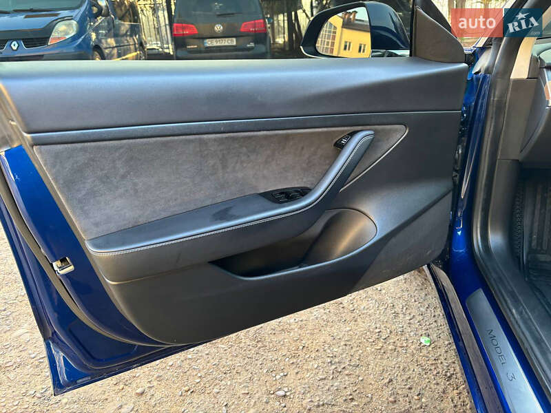 Седан Tesla Model 3 2020 в Чернівцях