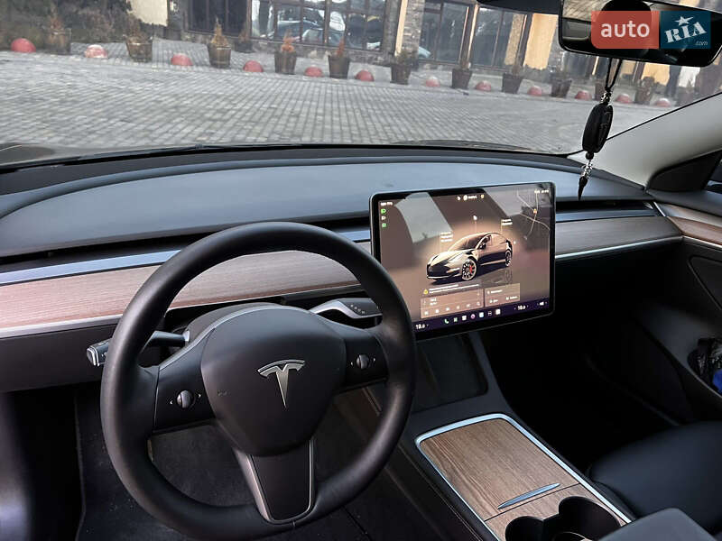 Седан Tesla Model 3 2022 в Тернополе