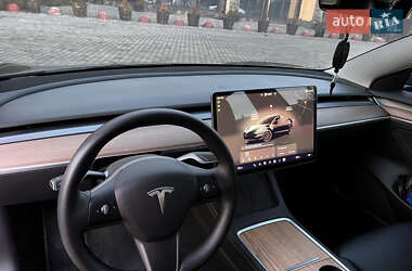 Седан Tesla Model 3 2022 в 