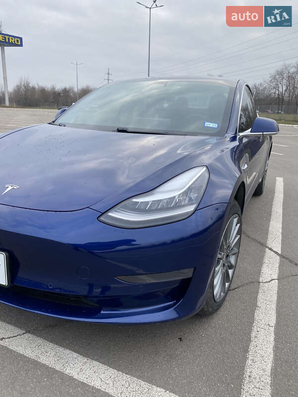 Седан Tesla Model 3 2020 в Запоріжжі