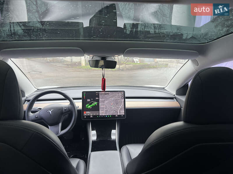 Седан Tesla Model 3 2019 в Одесі