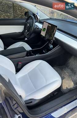 Седан Tesla Model 3 2019 в 