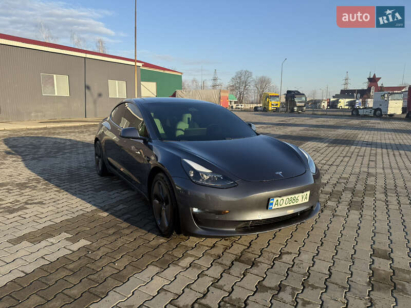 Седан Tesla Model 3 2021 в Ужгороді