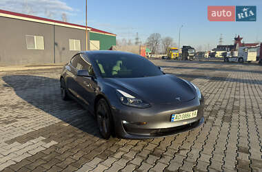Седан Tesla Model 3 2021 в 