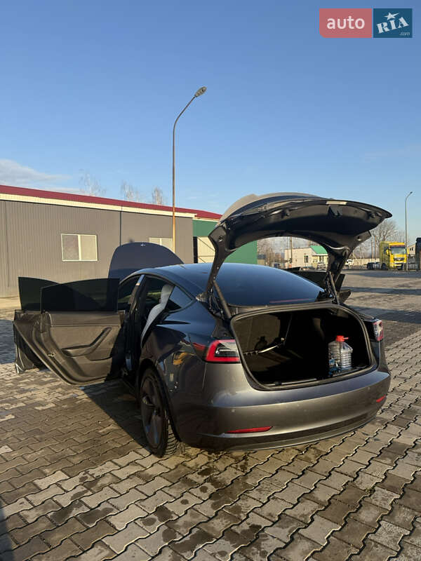 Седан Tesla Model 3 2021 в Ужгороді