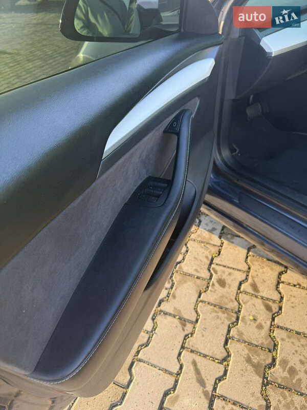 Седан Tesla Model 3 2021 в Ужгороді