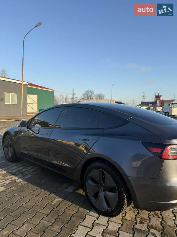 Седан Tesla Model 3 2021 в Ужгороді
