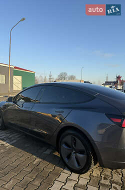 Седан Tesla Model 3 2021 в 