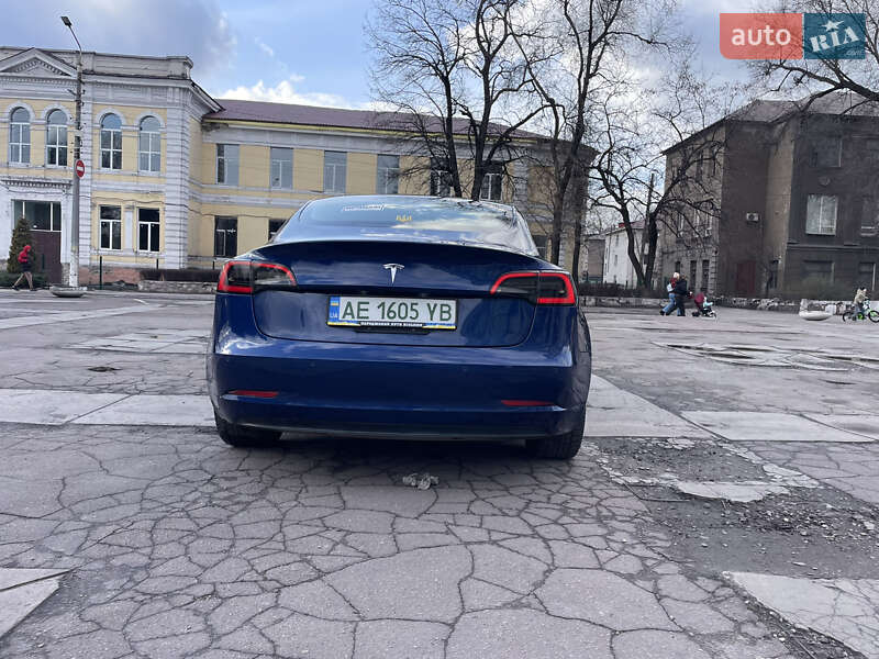 Седан Tesla Model 3 2019 в Кам'янському
