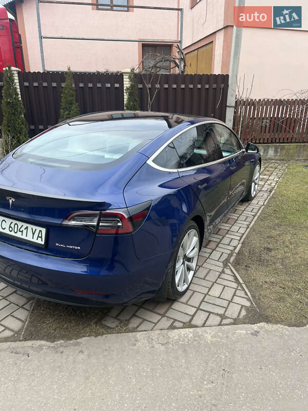 Седан Tesla Model 3 2019 в Львове