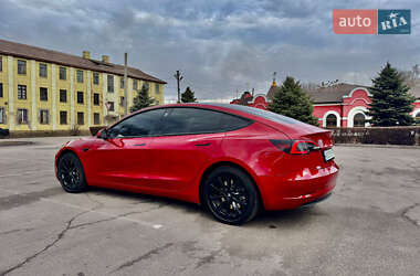 Седан Tesla Model 3 2022 в 
