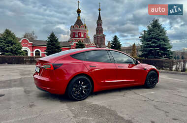 Седан Tesla Model 3 2022 в 